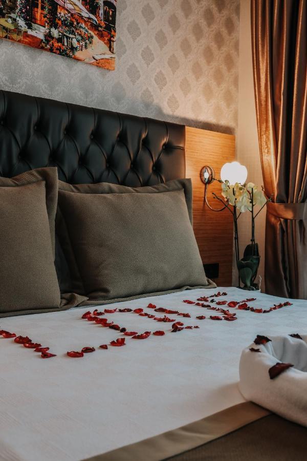 Otel Grand Lark Istanbul Exterior foto